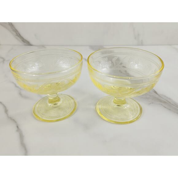 Hazel Atlas Sherbet Glasses Cloverleaf Yellow Footed 30s Depression Glass 3 1/4" - Picture 1 of 13